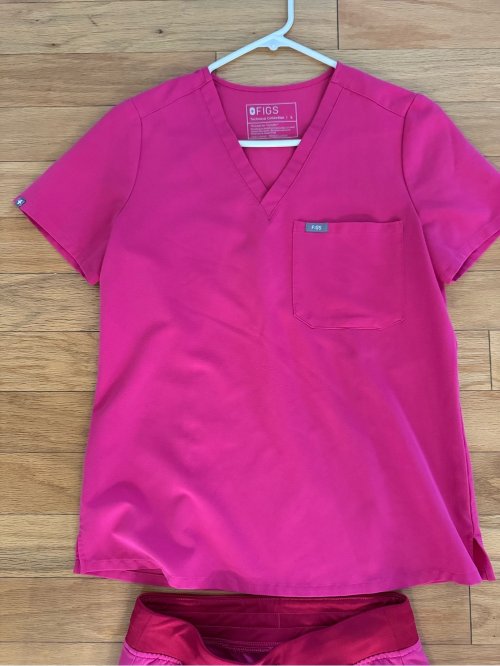 FIGS Technical Collection Women’s Medical Scrub Top S Pink Fushia